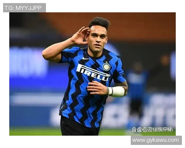 马丁内斯的传奇之路：从草根球员到世界足球巨星的蜕变与奋斗