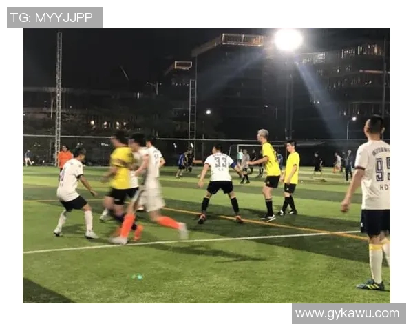 加维引领新时代足球潮流展现年轻球员无限潜力与激情